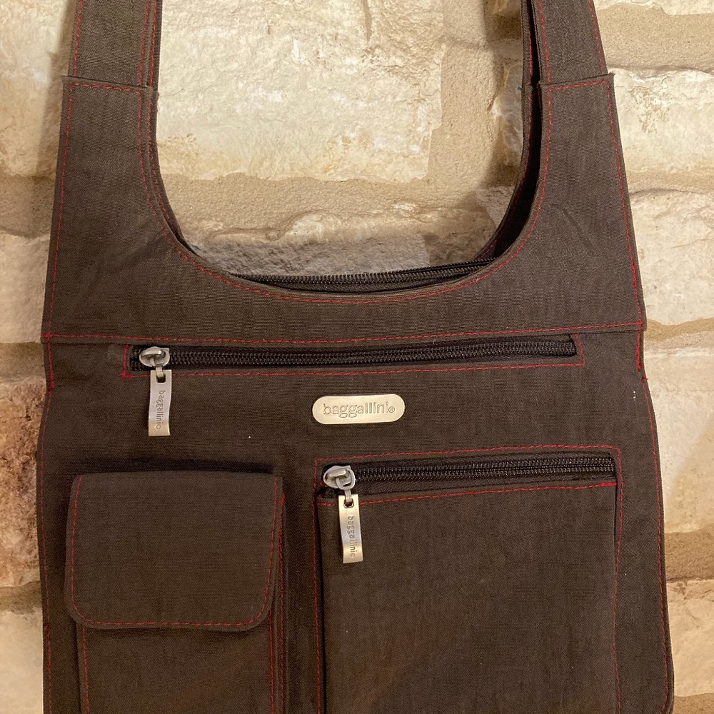 Baggalini Cross body purse Never used